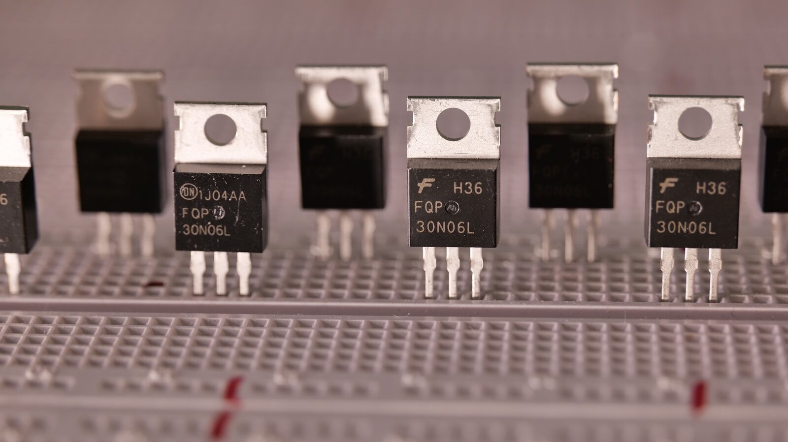 Gate-sensing Overcurrent Protection Scheme for GaN Transistors.